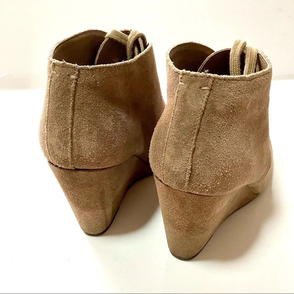 Dolce Vita Gardyn Taupe Suede Wedge Ankle Boots 10